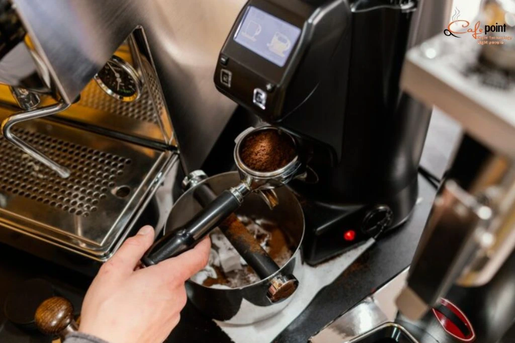 Bean to cup coffee machine